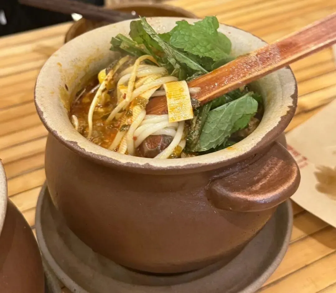 餐饮寒冬逆势爆单!罐罐米线凭啥成小成本创业新选择?