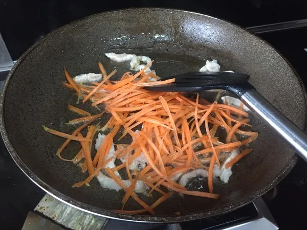 香菇小酱炒年糕,当餐现做美味升级