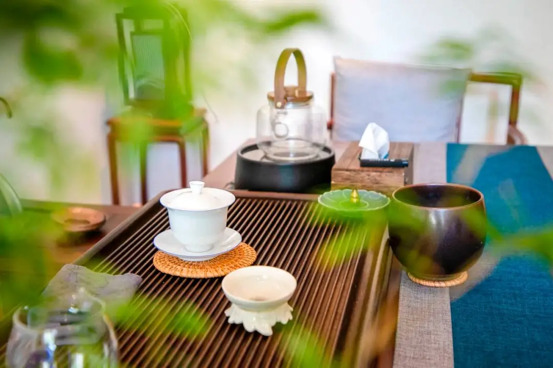 茶饮新品上市!谁还在哐哐撬茶?中华老字号米砖茶:免撬!直接泡!