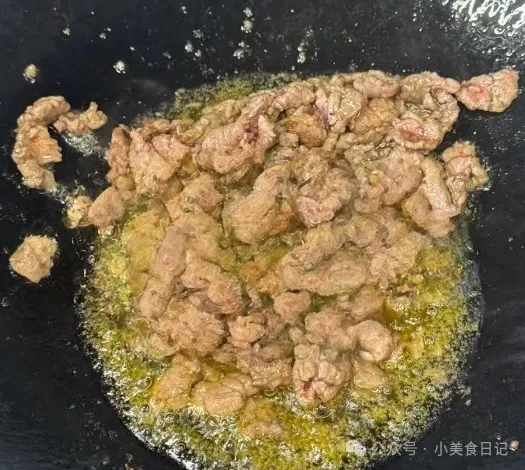 食材常见,做法简单,好吃又好上手的豆芽炒牛肉!