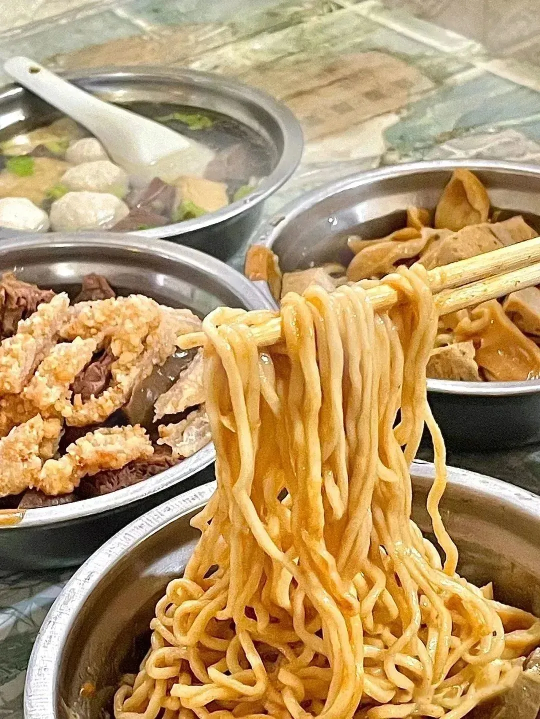 福建漳州三面环山,一面环海餐饮美食,吃不尽的山珍海味