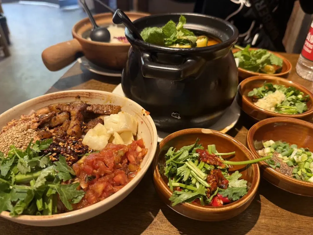 餐饮寒冬逆势爆单!罐罐米线凭啥成小成本创业新选择?