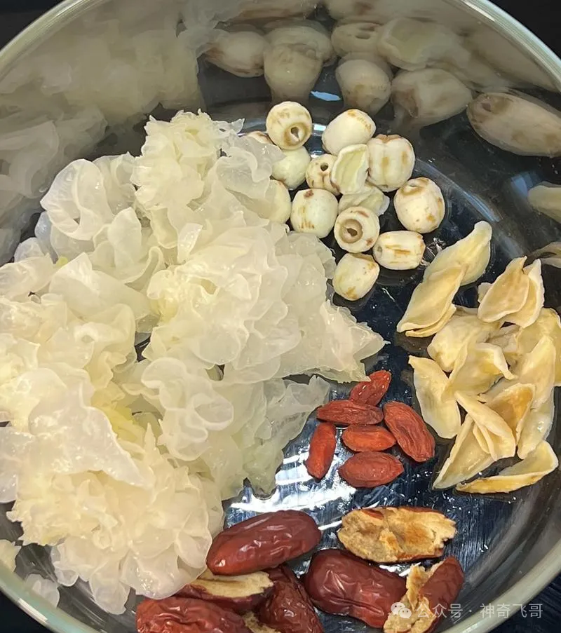 冬季皮肤干燥糙!3种食材炖一锅,润肺补津、养肌肤,水润细腻不卡粉!