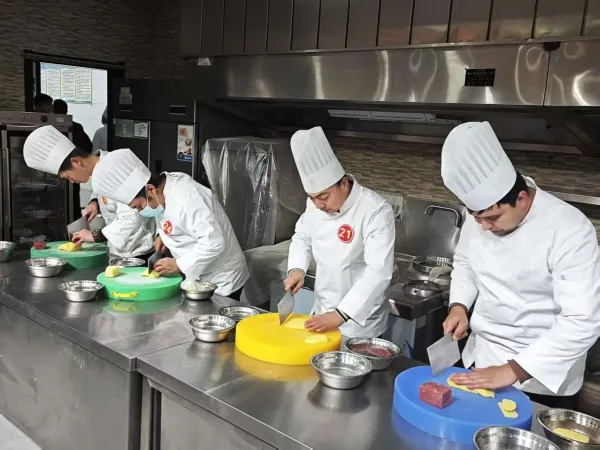 墨玉县“工会杯”餐饮技能大赛落幕 38名选手竞逐“舌尖匠心”