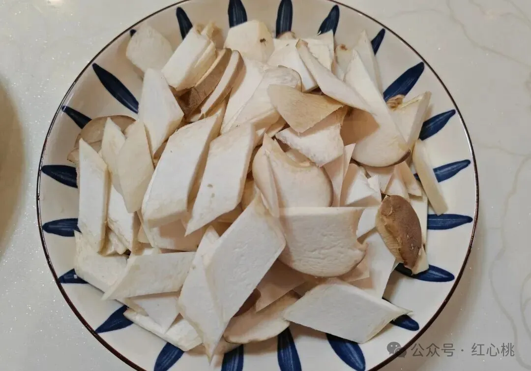 多种食材搭配当餐现做家常菜,大火素炒杏鲍菇,营养又好吃!