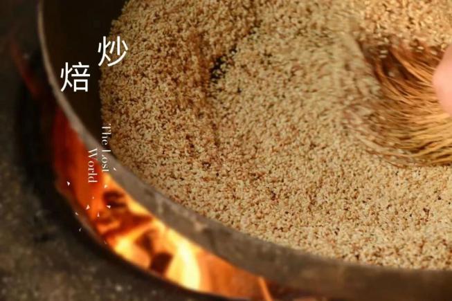 传统美食酥松香脆花生糖,传统老味道,一口茶一口酥糖