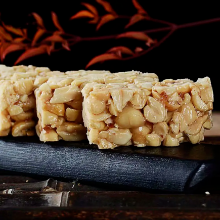 传统美食酥松香脆花生糖,传统老味道,一口茶一口酥糖