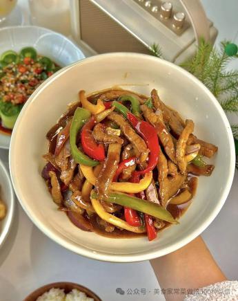 美食家常菜500种做法家常菜简单100道下饭菜菜谱做法大全之黑椒牛柳