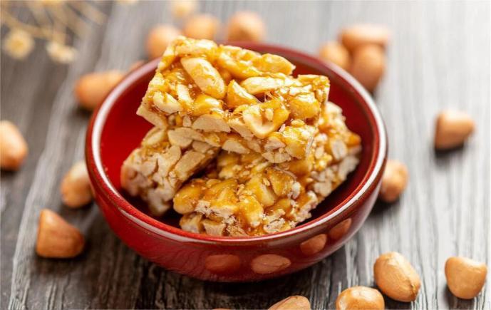 传统美食酥松香脆花生糖,传统老味道,一口茶一口酥糖