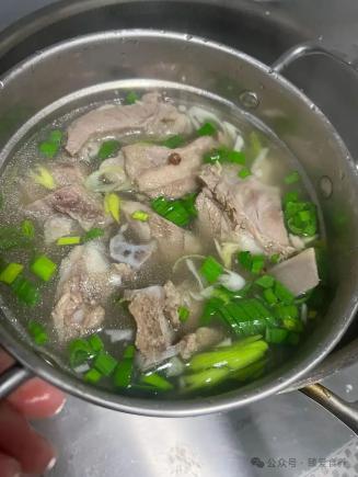 大雪节气将至，大雪必吃的4种美食，鲜香美味，寓意阖家团圆，幸福进家门