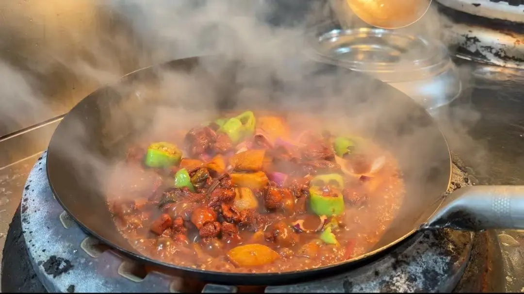 冬日宝藏小城洛宁的美味,一锅滚烫的摇滚江湖