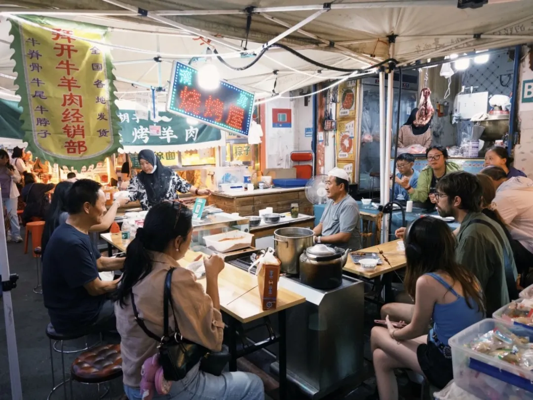 高原西宁的舌尖盛宴与夜市烟火