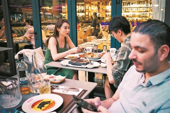 餐饮场景化与全场景融合重塑餐饮行业生态的未来趋势