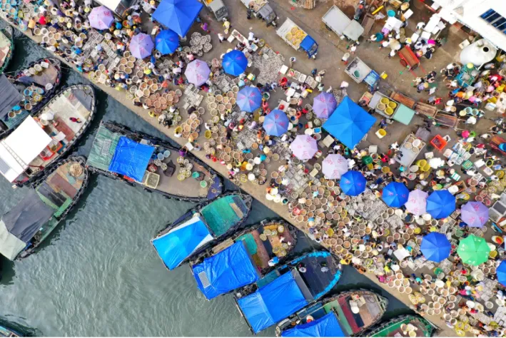 当餐优选5个百年市集,藏着最地道的食材与年俗