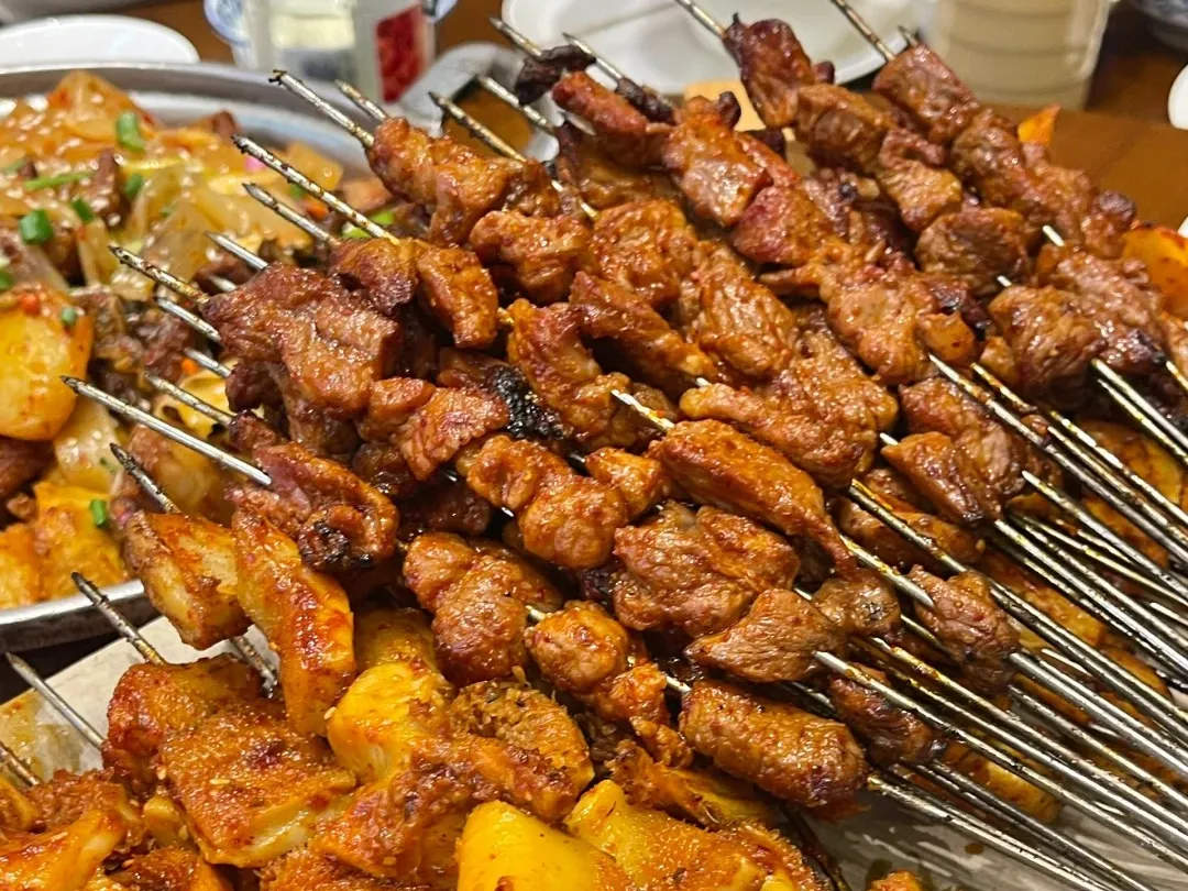 高原西宁的舌尖盛宴与夜市烟火