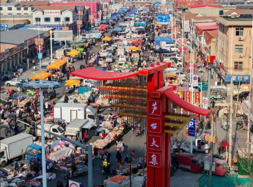 当餐优选5个百年市集,藏着最地道的食材与年俗