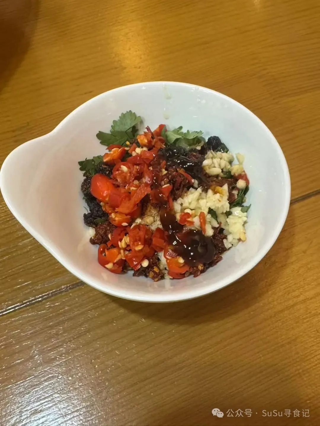 丽江古城吃到了心心念念的炸虫子宴