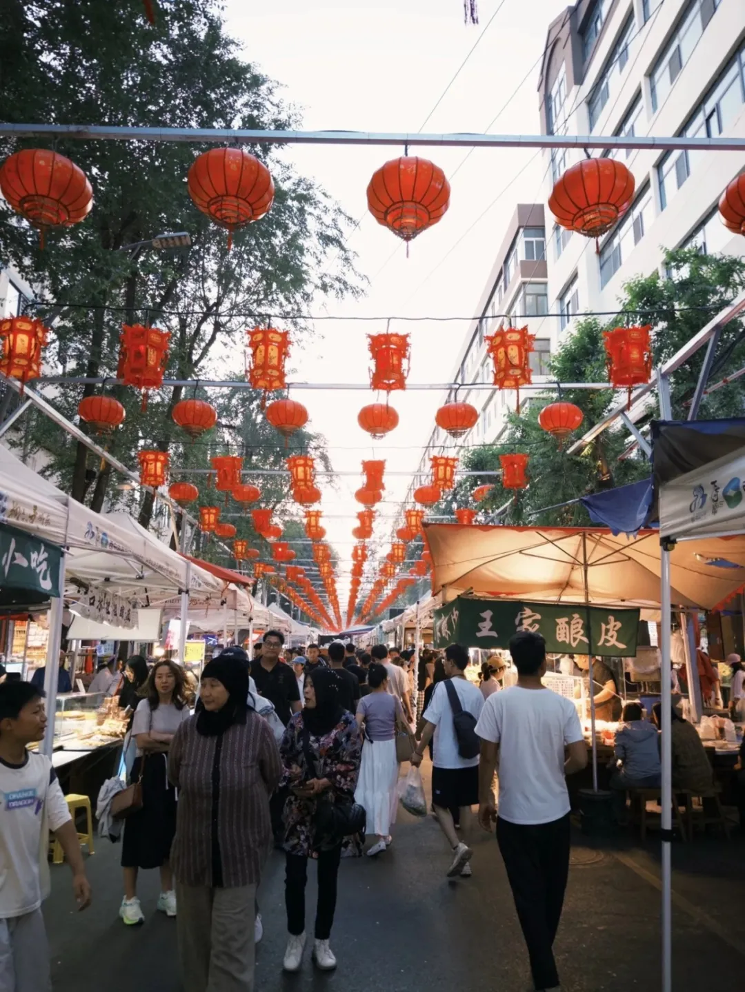 高原西宁的舌尖盛宴与夜市烟火