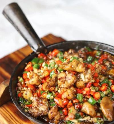 当餐酒楼特色风味菜，匠心臻制，礼遇尊客