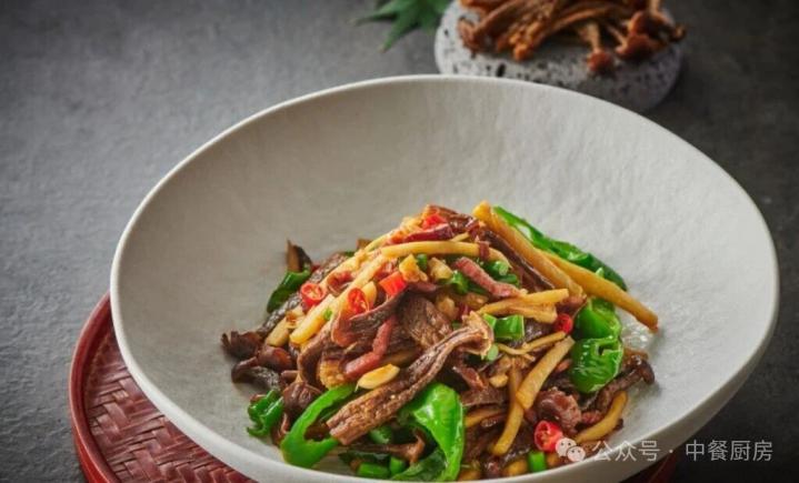 当餐酒楼旺销菜，慢火细烹，韵承东方