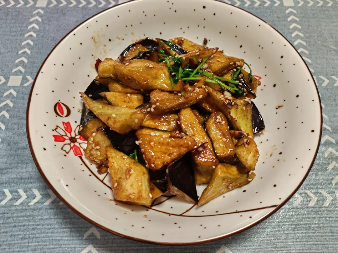 如果你喜欢吃辣,可以试试这道风味茄子