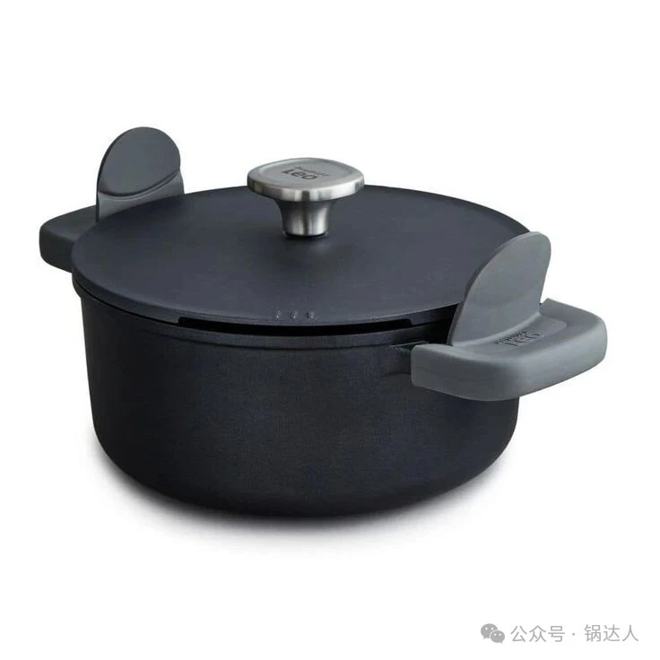 倒水锅是一种专为分离食材与汤汁设计的锅具