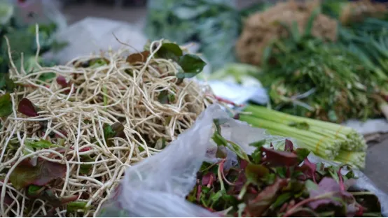 春菜抢“鲜”入市 市民尽享春日美味