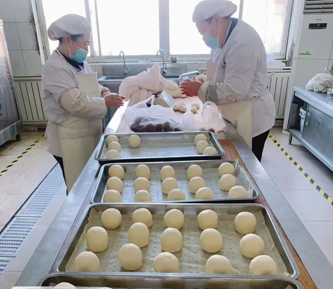 当餐央厨策马启新程,年味藏食间