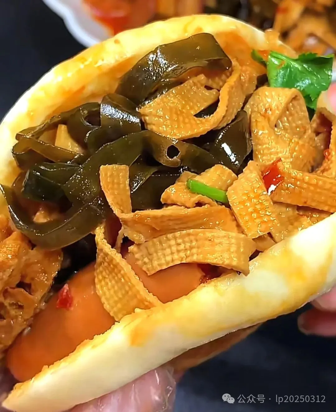 摆摊月入过万!当餐河南烧饼夹菜商用配方,学会摆摊开店都能赚