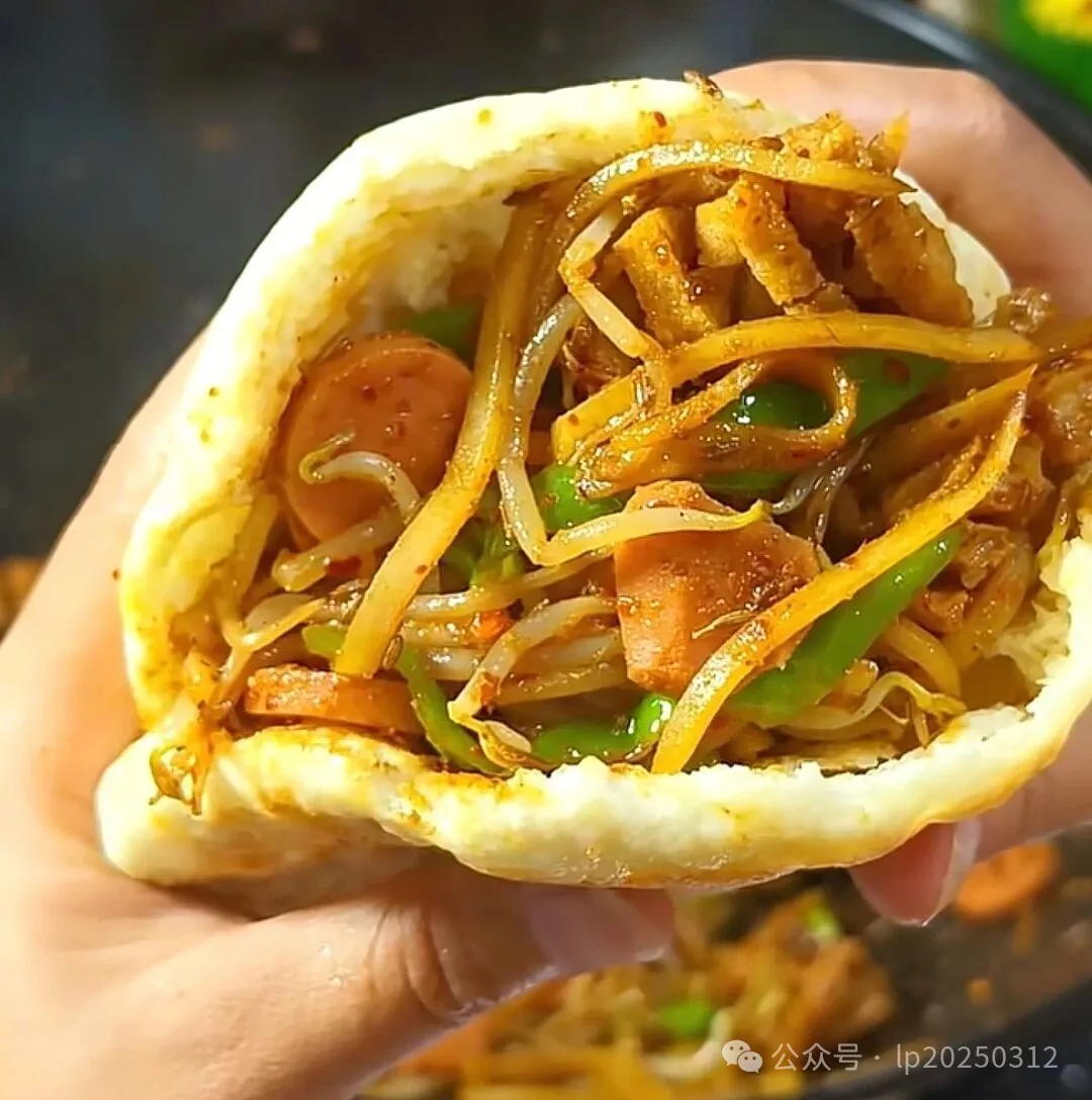 摆摊月入过万!当餐河南烧饼夹菜商用配方,学会摆摊开店都能赚