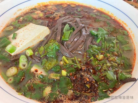 地道美食何处寻？全靠吃货绕路行