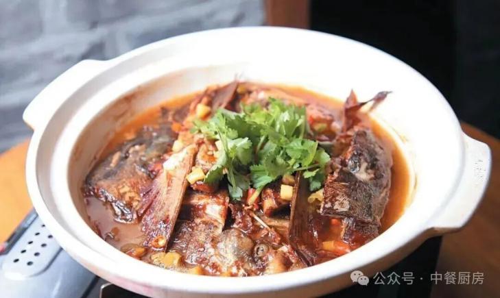 当餐酒楼热卖菜，鲜香四溢，老少皆宜