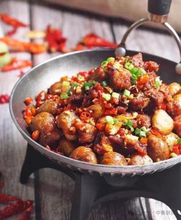 当餐酒楼热卖菜，鲜香四溢，老少皆宜