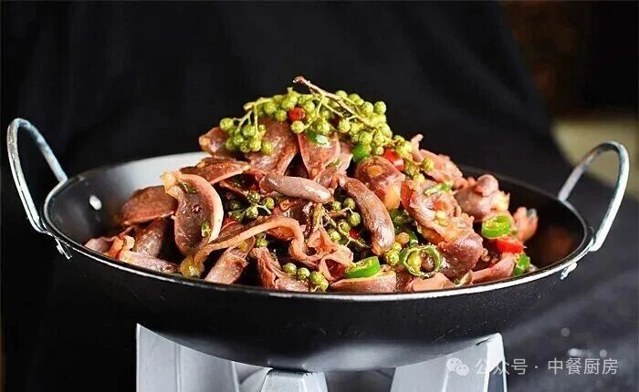 当餐酒楼地方风味菜,诚意满满一整桌