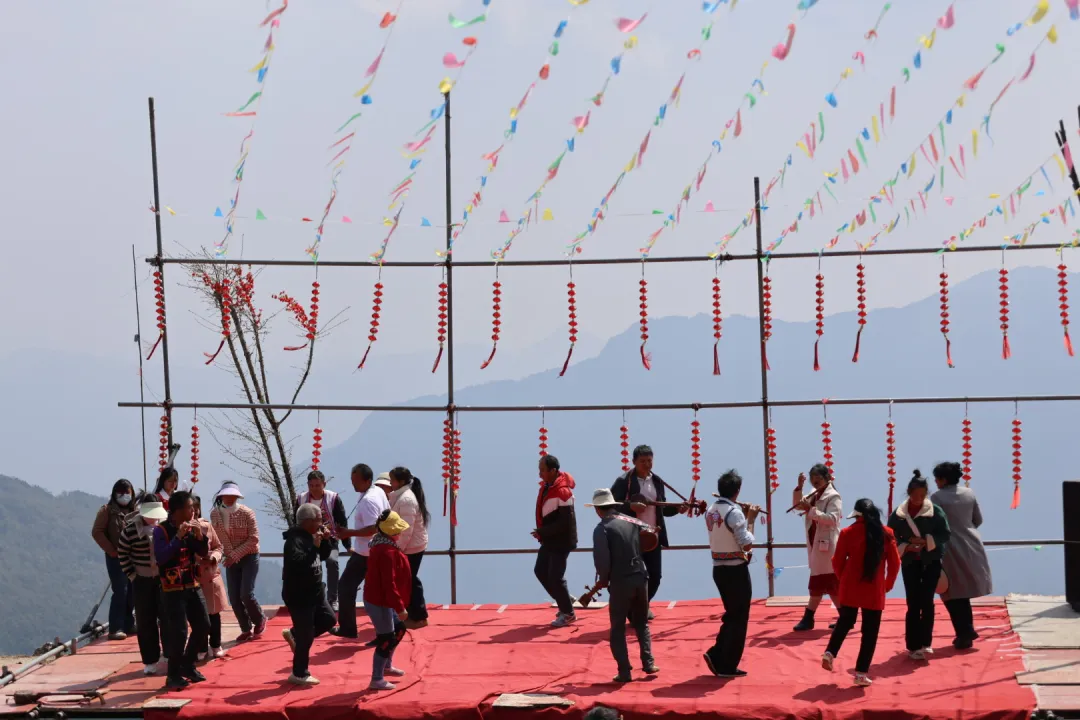 打歌弹唱品美食 碧寨山野闹元宵