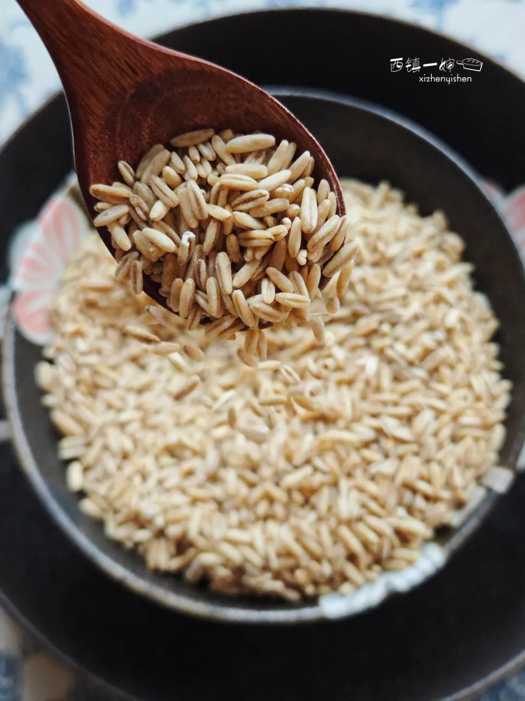 当餐优选食材裸燕麦胚芽米,边煮边发芽,有草原药粮之称!
