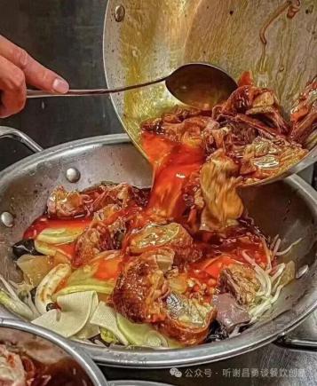 川渝108道美食之烟火成都的匠心独运:冒烤鸭的起源与制作全解析