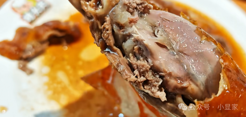 顺德容桂美食，工作日的中午，这么大的场子居然全坐满了！烧排骨真是好吃