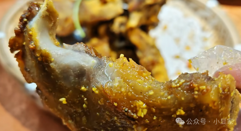 顺德容桂美食，工作日的中午，这么大的场子居然全坐满了！烧排骨真是好吃