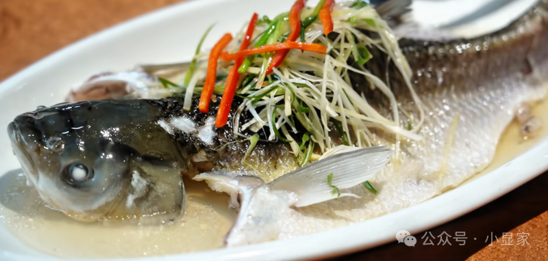 顺德容桂美食，工作日的中午，这么大的场子居然全坐满了！烧排骨真是好吃