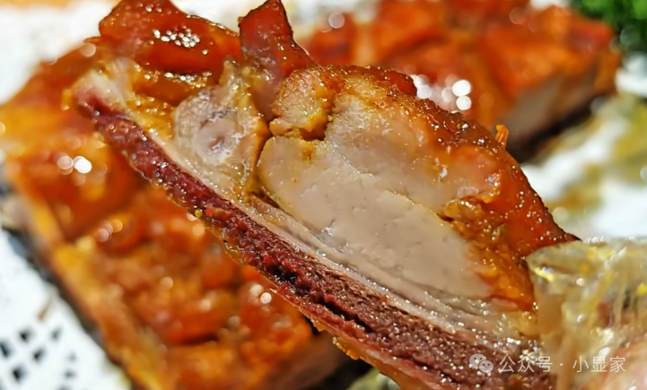 顺德容桂美食，工作日的中午，这么大的场子居然全坐满了！烧排骨真是好吃