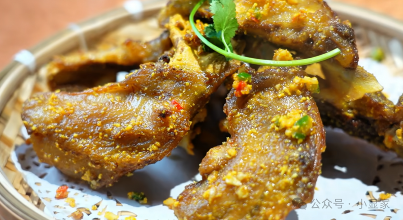 顺德容桂美食，工作日的中午，这么大的场子居然全坐满了！烧排骨真是好吃