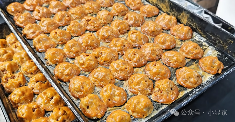 顺德容桂美食，工作日的中午，这么大的场子居然全坐满了！烧排骨真是好吃