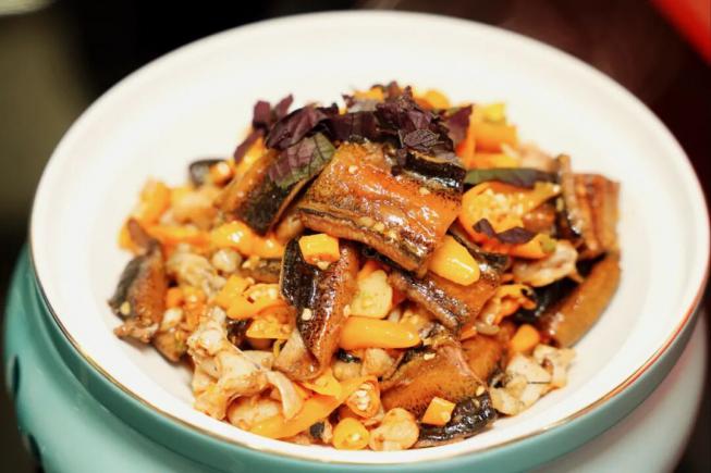 当餐酒楼地方风味菜，匠心入味