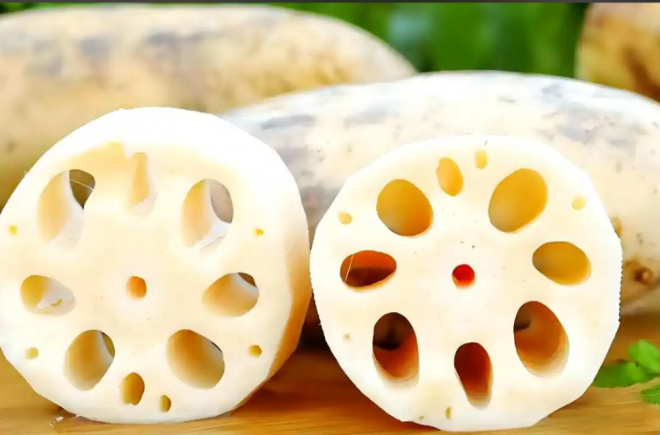 莲藕作为"水中人参"，是兼具食用价值和药用功效的神奇食材