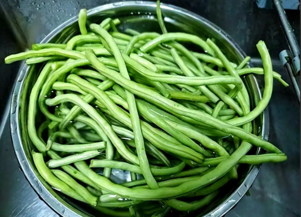 豆角作为一种常见蔬菜，其营养价值远超普通绿叶菜