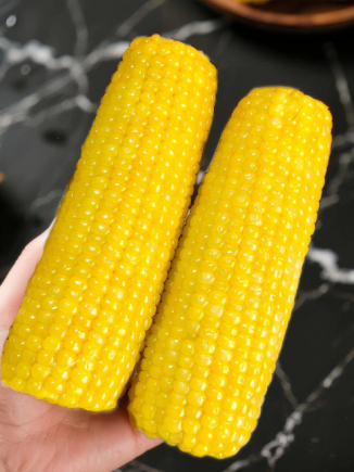 玉米作为全球三大主粮之一，兼具主食、饲料和工业原料的多重用途