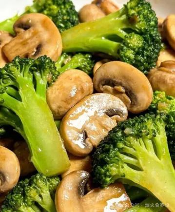 50岁后饮食油腻最怕三高？常吃4道“洗血管”菜，清爽又养身！