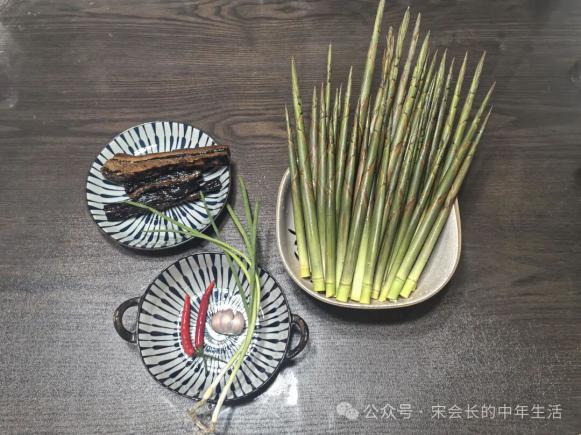 美食记忆：酱肉焖小笋