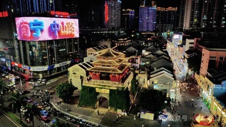 南宁夜市天花板！本地人私藏美食清单+具体店铺，人均50吃到扶墙出来南宁，不吃夜市等于白来！